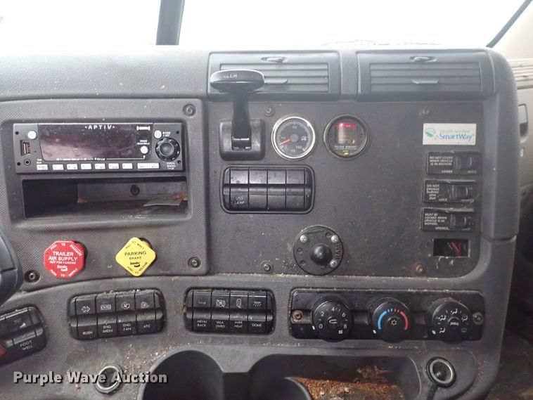 image for item DQ2980 2016 Freightliner Cascadia Evolution  semi truck