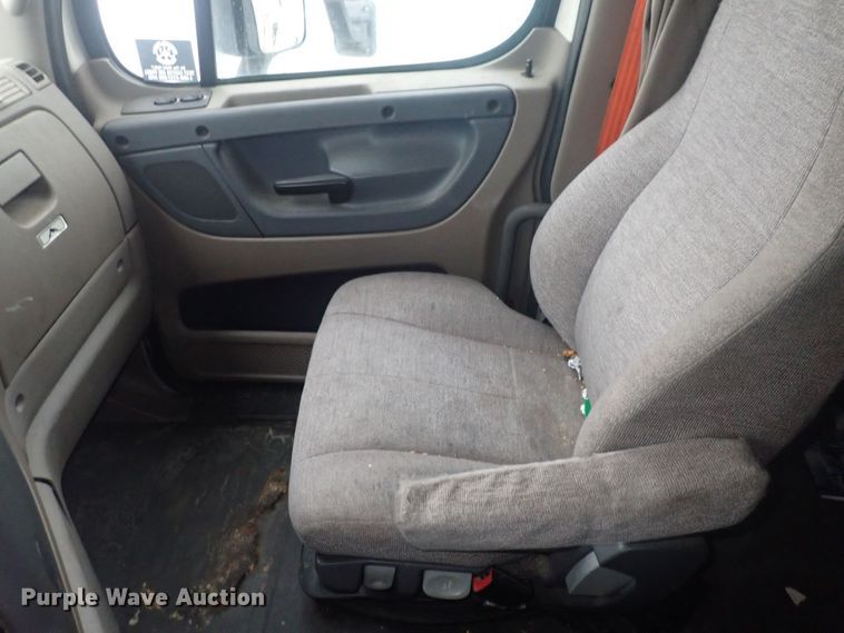 image for item DQ2980 2016 Freightliner Cascadia Evolution  semi truck