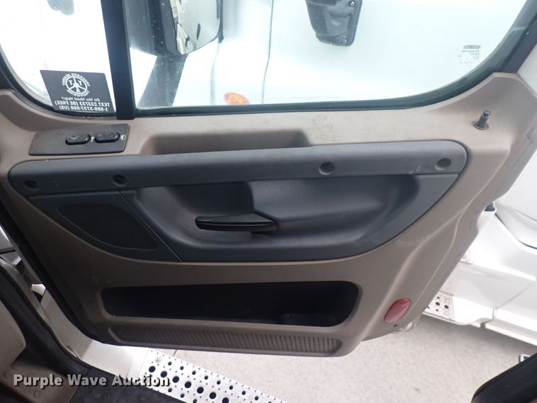 image for item DQ2980 2016 Freightliner Cascadia Evolution  semi truck