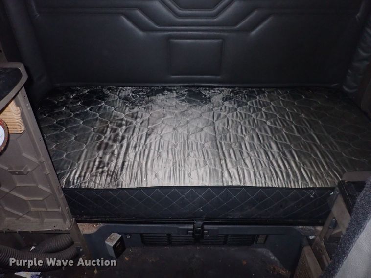 image for item DQ2980 2016 Freightliner Cascadia Evolution  semi truck