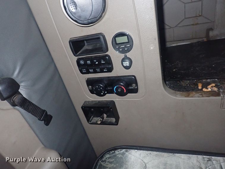 image for item DQ2980 2016 Freightliner Cascadia Evolution  semi truck