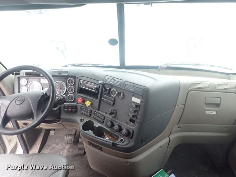 image for item DQ2980 2016 Freightliner Cascadia Evolution  semi truck