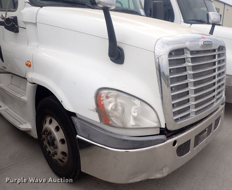 image for item DQ2980 2016 Freightliner Cascadia Evolution  semi truck