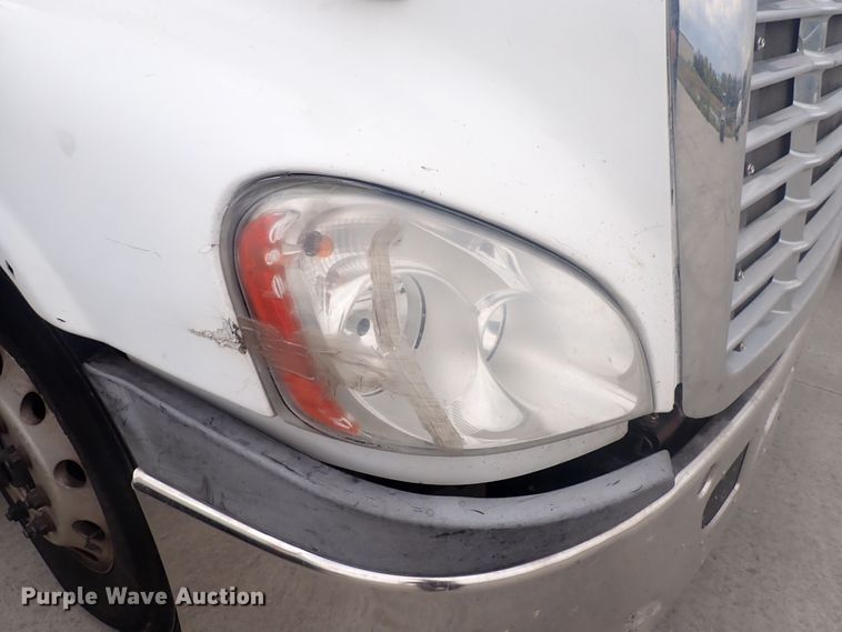 image for item DQ2980 2016 Freightliner Cascadia Evolution  semi truck