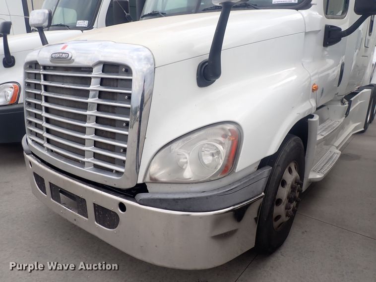 image for item DQ2980 2016 Freightliner Cascadia Evolution  semi truck