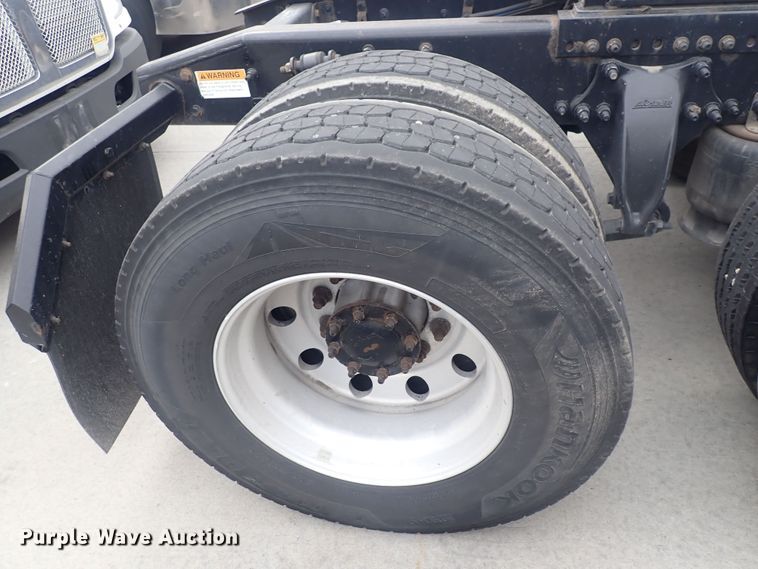 image for item DQ2980 2016 Freightliner Cascadia Evolution  semi truck