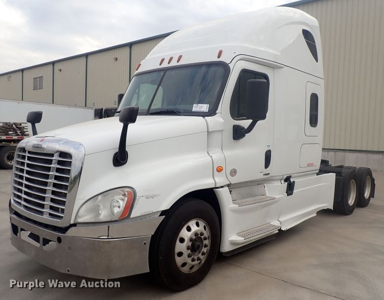 image for item DQ2981 2016 Freightliner Cascadia Evolution  semi truck