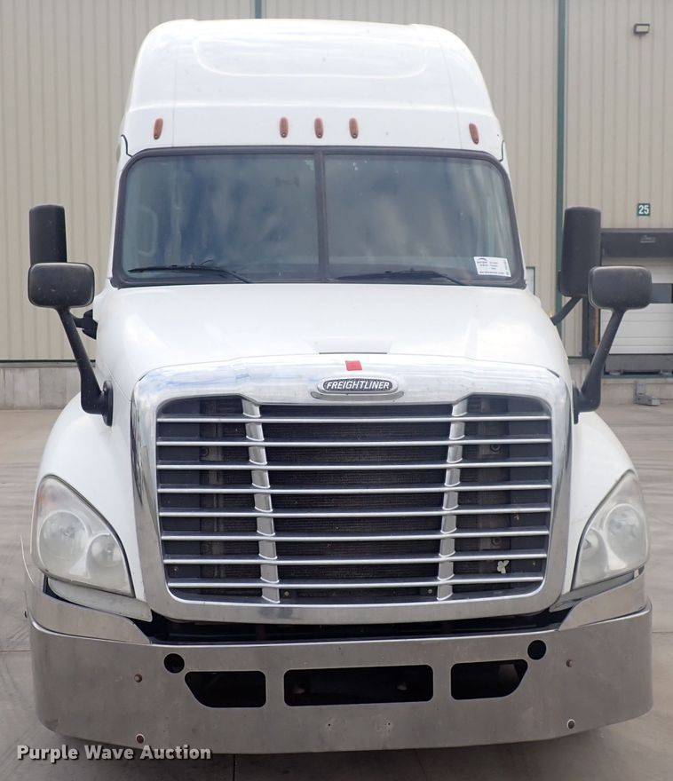 image for item DQ2981 2016 Freightliner Cascadia Evolution  semi truck