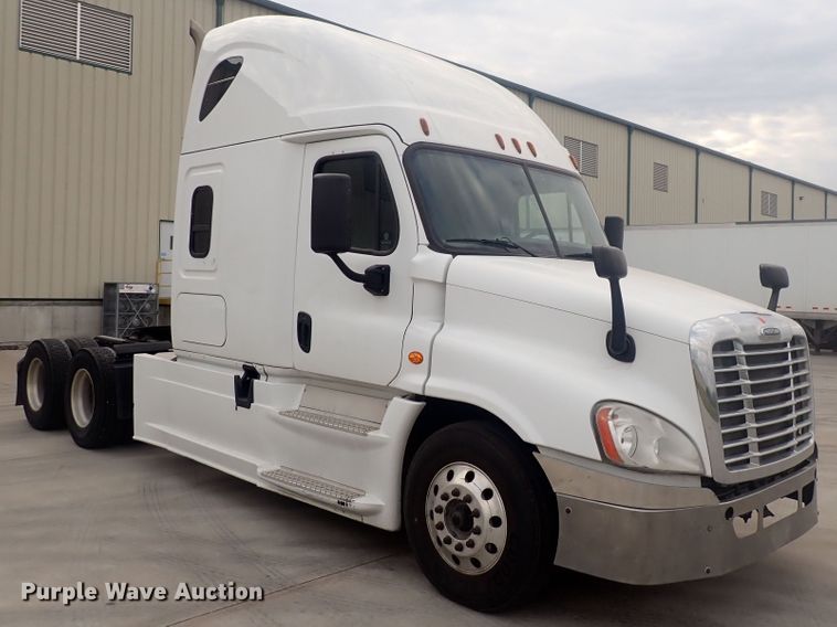 image for item DQ2981 2016 Freightliner Cascadia Evolution  semi truck