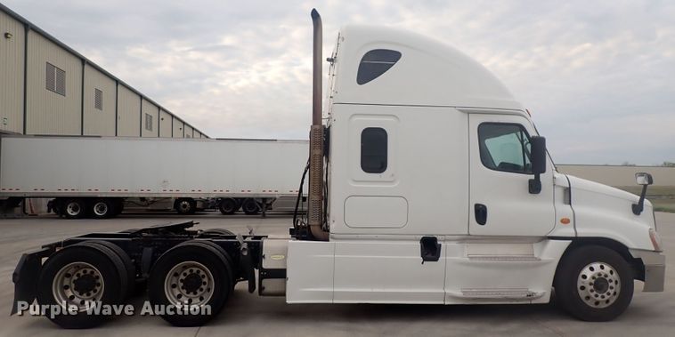 image for item DQ2981 2016 Freightliner Cascadia Evolution  semi truck