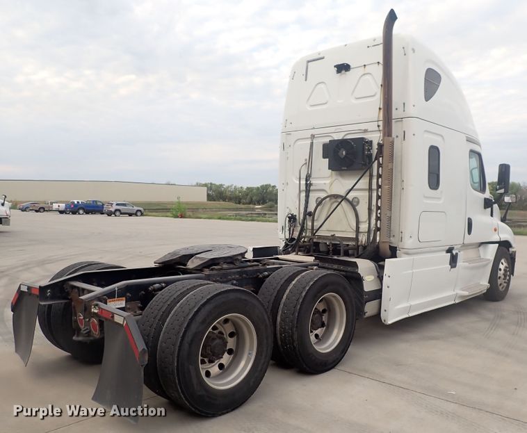 image for item DQ2981 2016 Freightliner Cascadia Evolution  semi truck