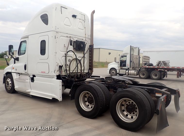 image for item DQ2981 2016 Freightliner Cascadia Evolution  semi truck