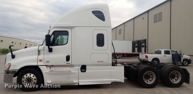 image for item DQ2981 2016 Freightliner Cascadia Evolution  semi truck