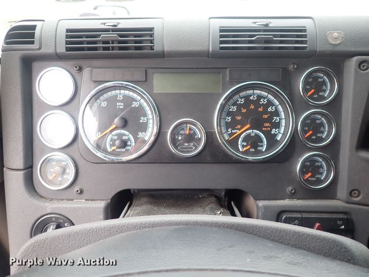 image for item DQ2981 2016 Freightliner Cascadia Evolution  semi truck