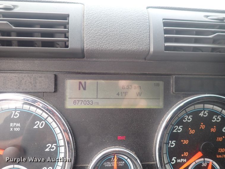 image for item DQ2981 2016 Freightliner Cascadia Evolution  semi truck