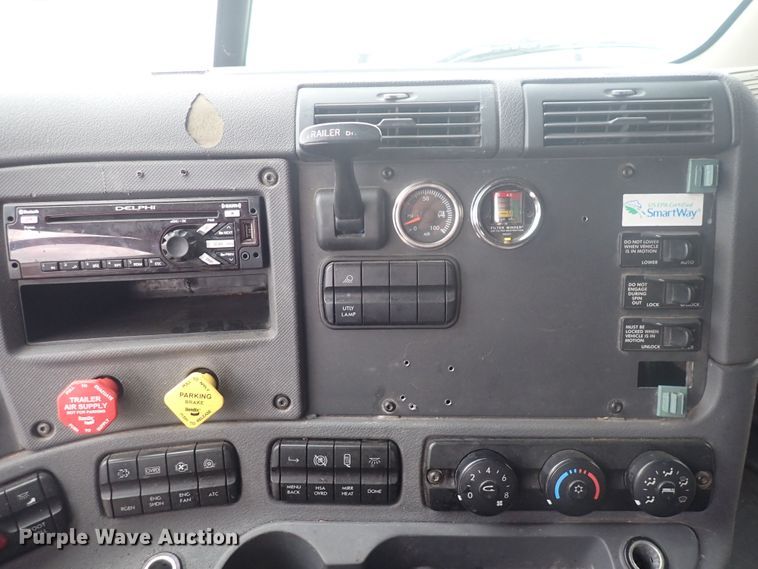 image for item DQ2981 2016 Freightliner Cascadia Evolution  semi truck