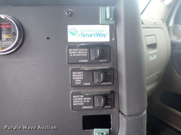 image for item DQ2981 2016 Freightliner Cascadia Evolution  semi truck