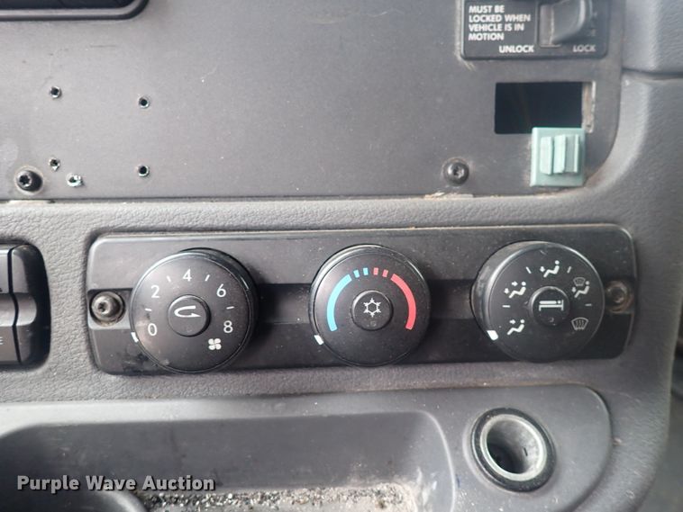 image for item DQ2981 2016 Freightliner Cascadia Evolution  semi truck