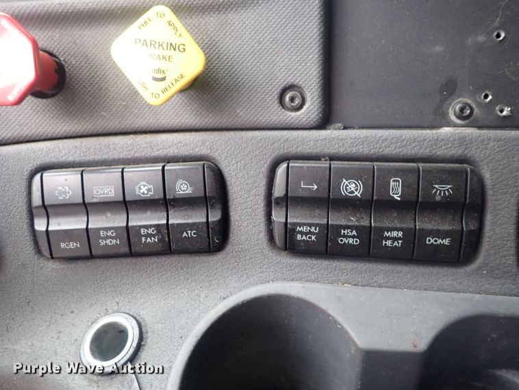 image for item DQ2981 2016 Freightliner Cascadia Evolution  semi truck