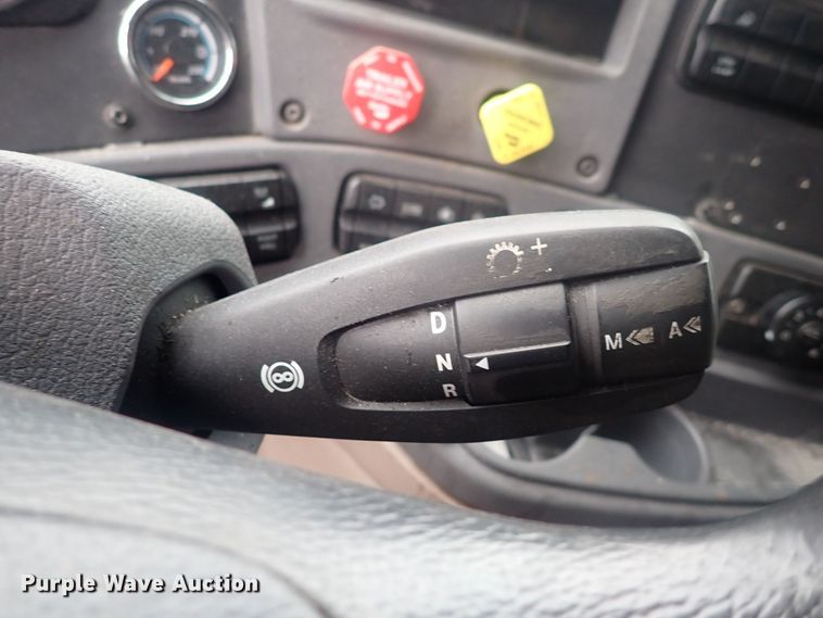 image for item DQ2981 2016 Freightliner Cascadia Evolution  semi truck