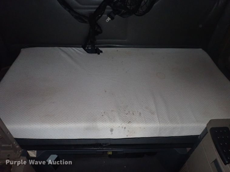 image for item DQ2981 2016 Freightliner Cascadia Evolution  semi truck