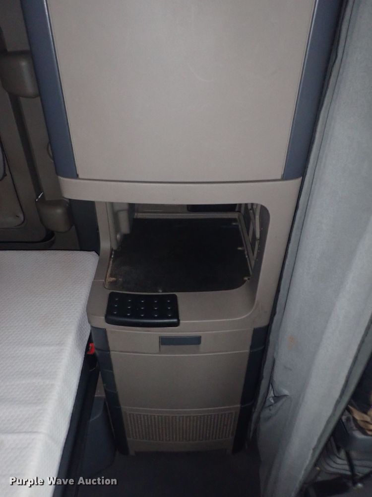 image for item DQ2981 2016 Freightliner Cascadia Evolution  semi truck