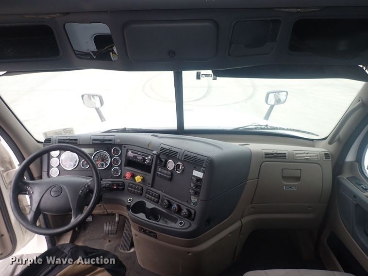 image for item DQ2981 2016 Freightliner Cascadia Evolution  semi truck