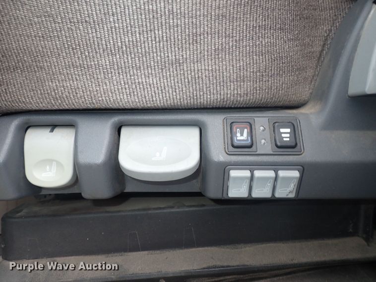 image for item DQ2981 2016 Freightliner Cascadia Evolution  semi truck