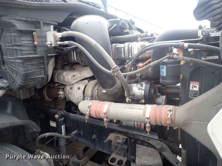 image for item DQ2981 2016 Freightliner Cascadia Evolution  semi truck