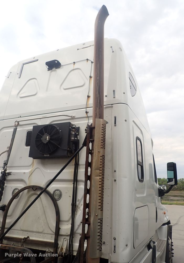 image for item DQ2981 2016 Freightliner Cascadia Evolution  semi truck