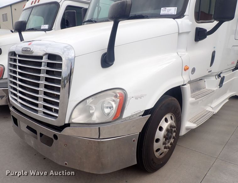 image for item DQ2981 2016 Freightliner Cascadia Evolution  semi truck