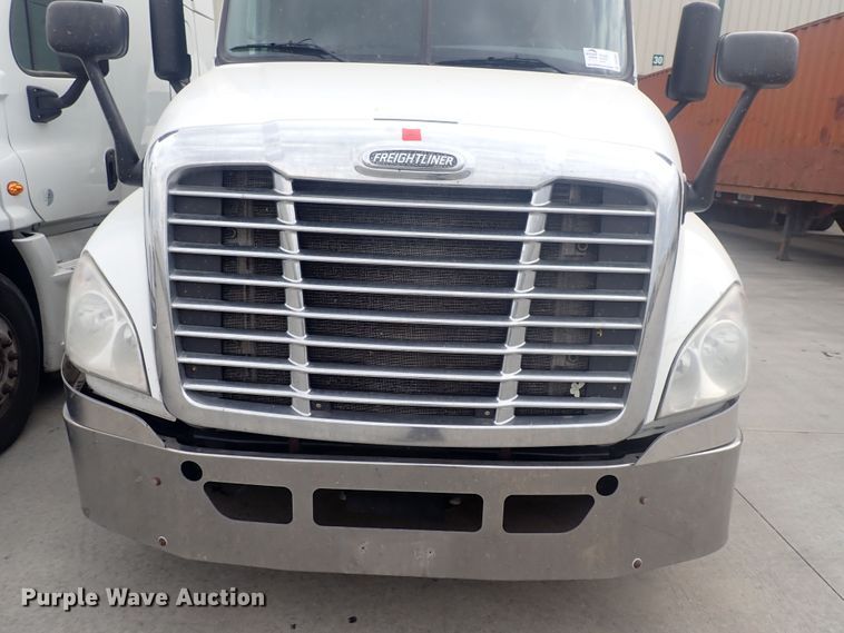 image for item DQ2981 2016 Freightliner Cascadia Evolution  semi truck