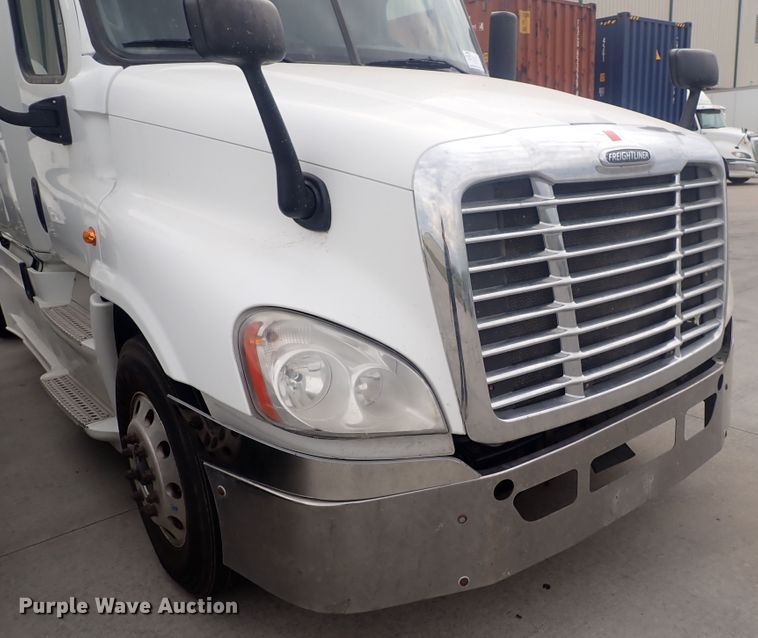image for item DQ2981 2016 Freightliner Cascadia Evolution  semi truck