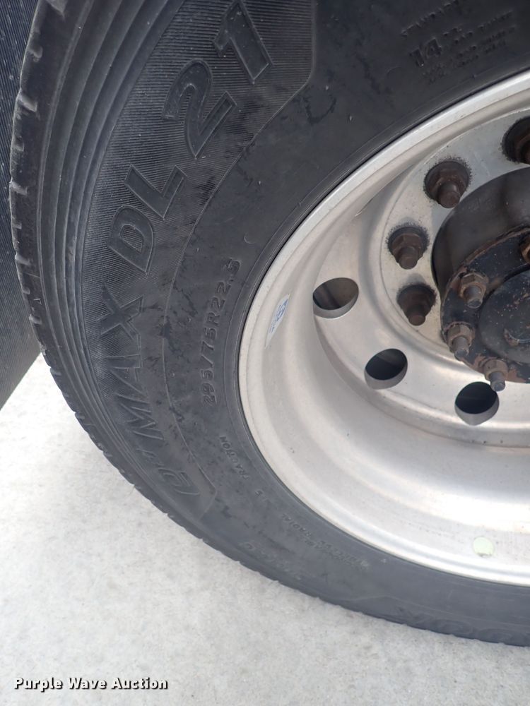 image for item DQ2981 2016 Freightliner Cascadia Evolution  semi truck