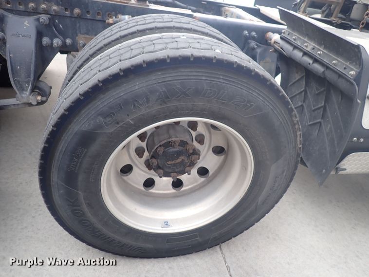 image for item DQ2981 2016 Freightliner Cascadia Evolution  semi truck