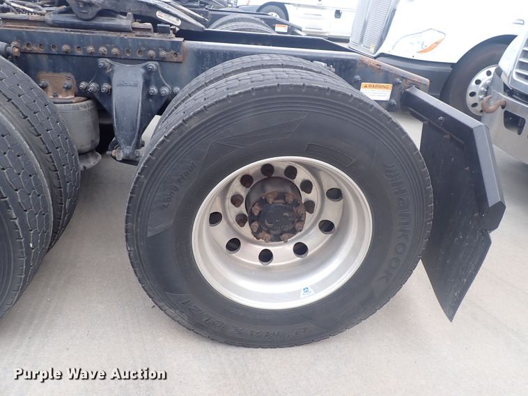 image for item DQ2981 2016 Freightliner Cascadia Evolution  semi truck