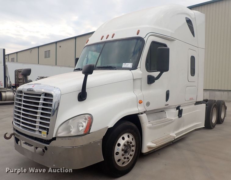 image for item DQ2982 2016 Freightliner Cascadia Evolution  semi truck
