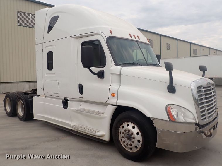 image for item DQ2982 2016 Freightliner Cascadia Evolution  semi truck