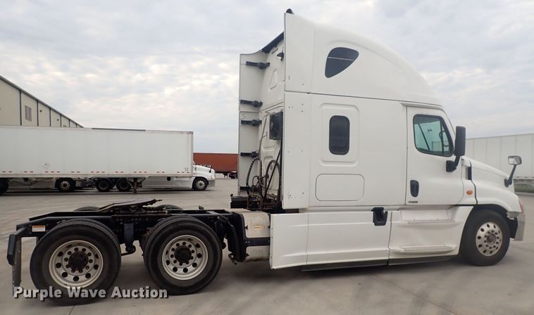 image for item DQ2982 2016 Freightliner Cascadia Evolution  semi truck