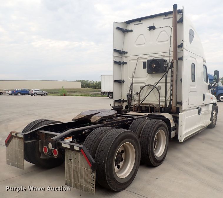 image for item DQ2982 2016 Freightliner Cascadia Evolution  semi truck