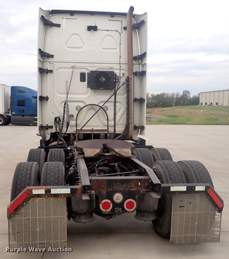 image for item DQ2982 2016 Freightliner Cascadia Evolution  semi truck