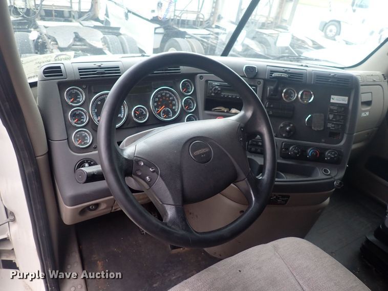 image for item DQ2982 2016 Freightliner Cascadia Evolution  semi truck