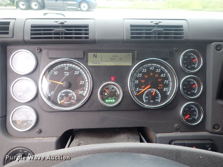 image for item DQ2982 2016 Freightliner Cascadia Evolution  semi truck