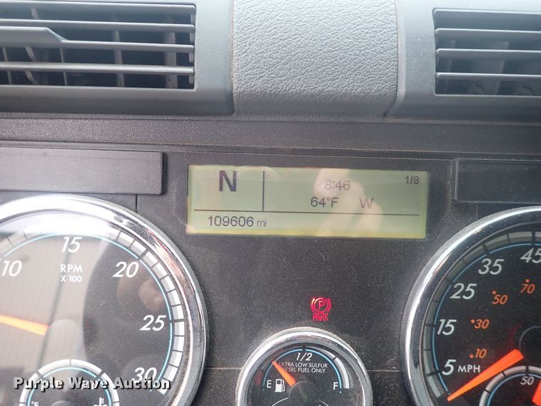 image for item DQ2982 2016 Freightliner Cascadia Evolution  semi truck