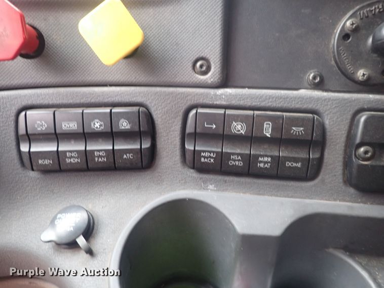 image for item DQ2982 2016 Freightliner Cascadia Evolution  semi truck