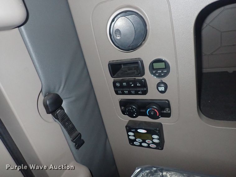 image for item DQ2982 2016 Freightliner Cascadia Evolution  semi truck