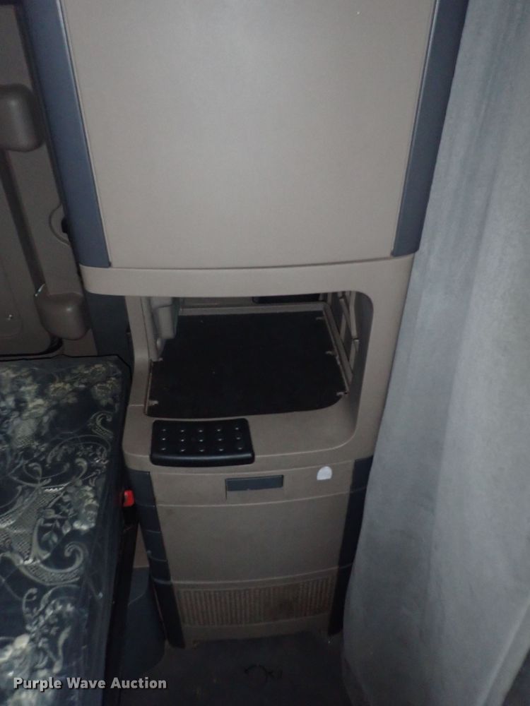 image for item DQ2982 2016 Freightliner Cascadia Evolution  semi truck