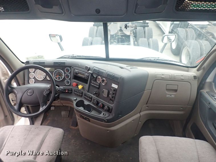 image for item DQ2982 2016 Freightliner Cascadia Evolution  semi truck