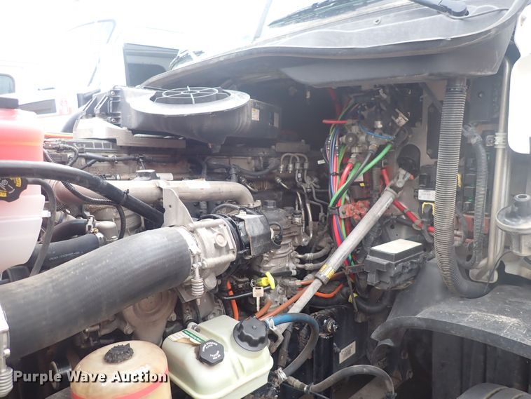 image for item DQ2982 2016 Freightliner Cascadia Evolution  semi truck