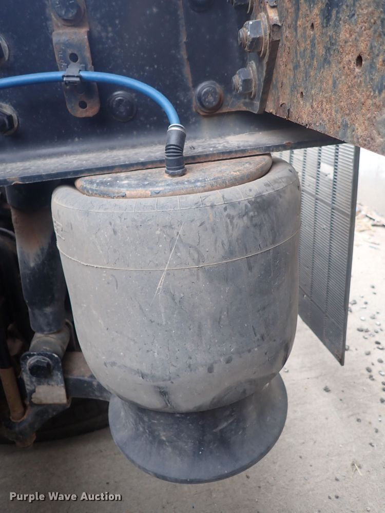 image for item DQ2982 2016 Freightliner Cascadia Evolution  semi truck